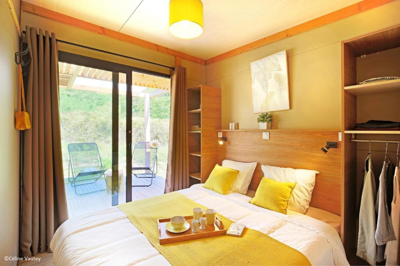 Camping Des Loisirs Evron Otel Dış mekan fotoğraf