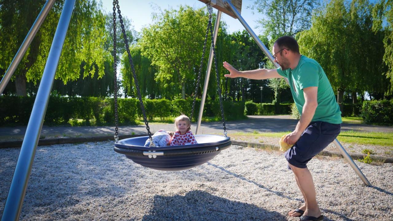 Camping Des Loisirs Evron Otel Dış mekan fotoğraf