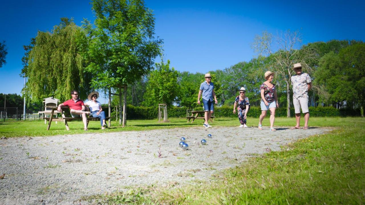 Camping Des Loisirs Evron Otel Dış mekan fotoğraf