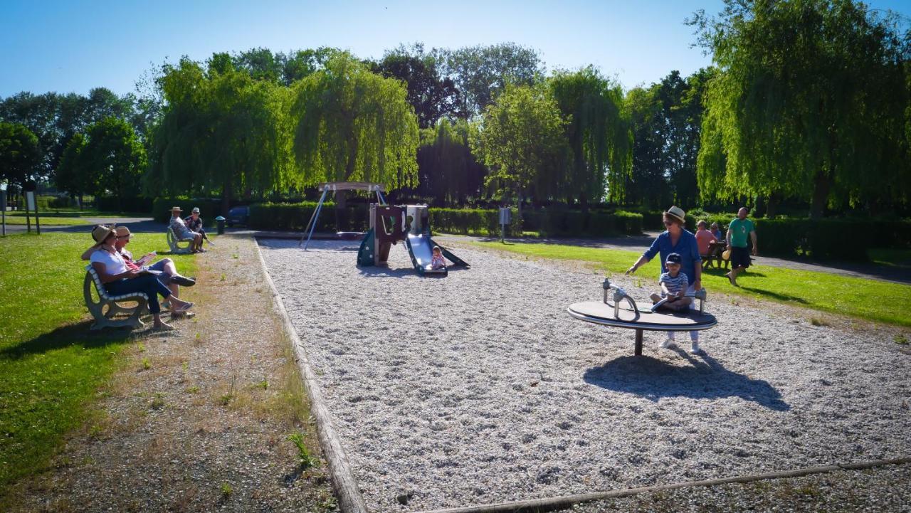 Camping Des Loisirs Evron Otel Dış mekan fotoğraf